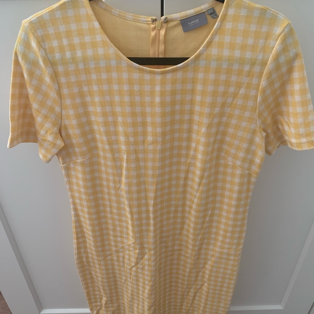 B.Young t-shirt yellow dress size L